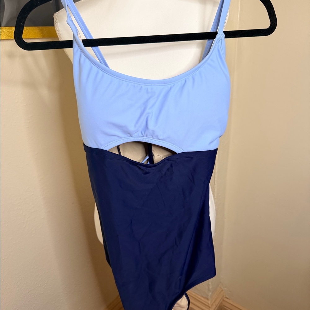 Two-Tone Blue Swimsuit‎